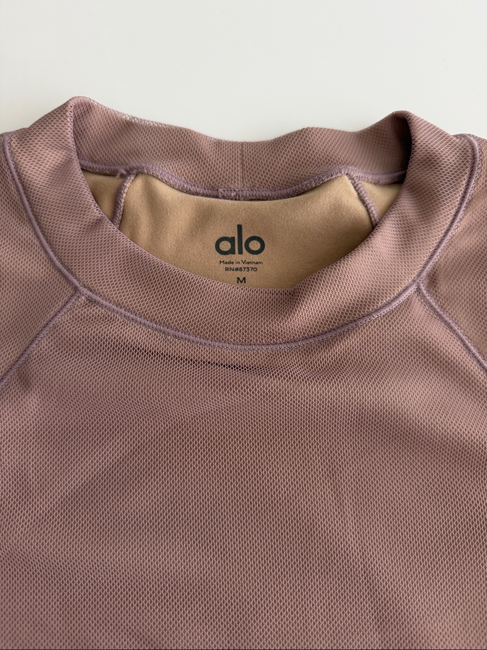 ALO Yoga Rare Mesh Long Sleeve Fitted Crop Top - Picture 4 of 10